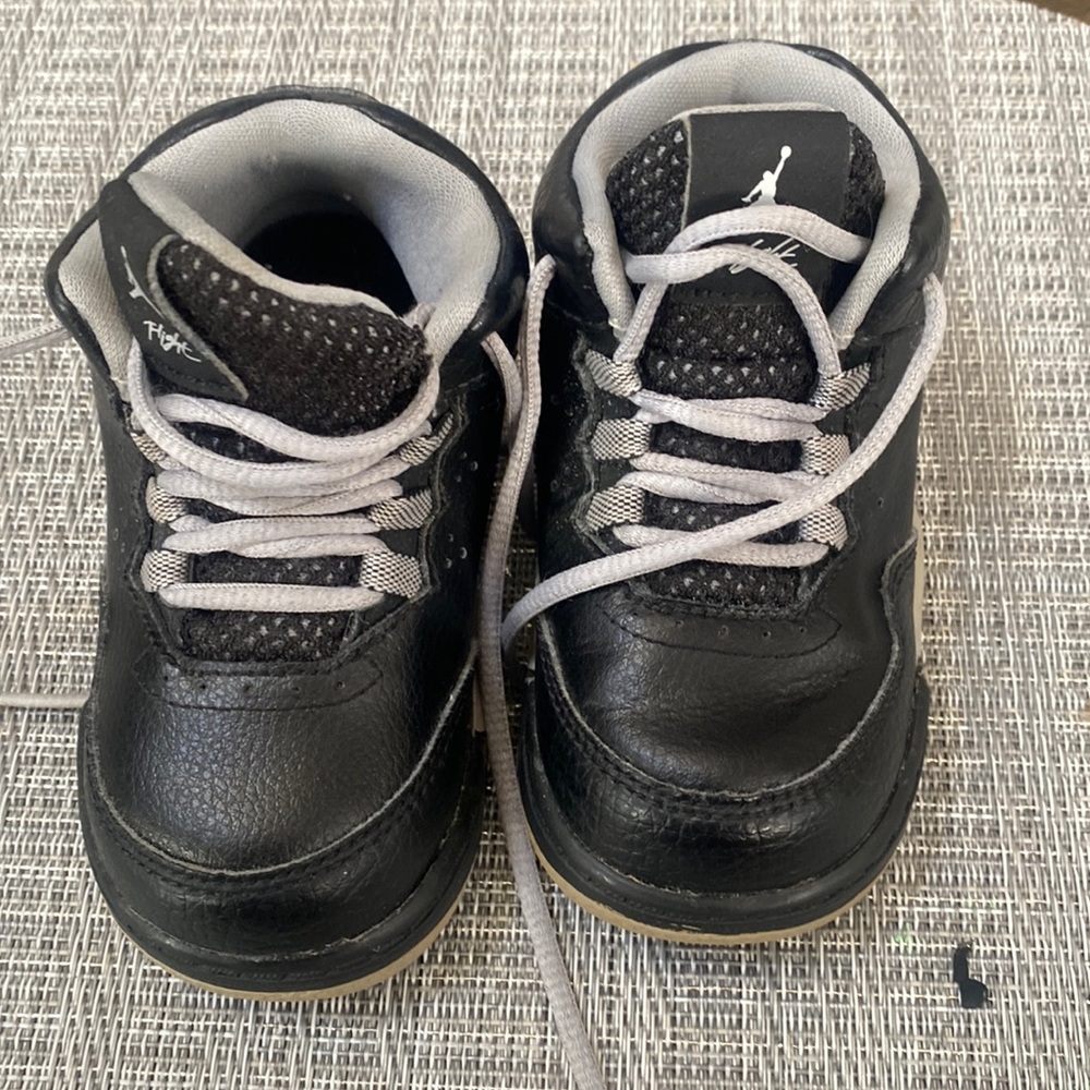Black and grey Jordans size 6